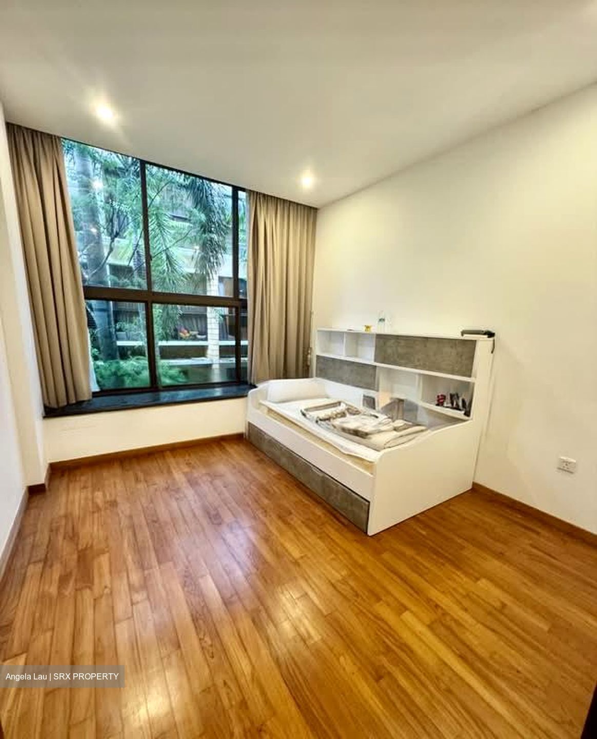 Holland Link (D10), Terrace #588726091